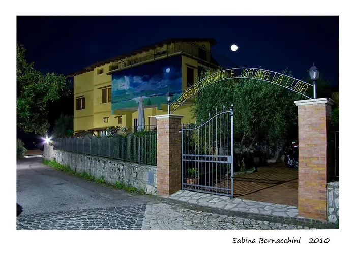 E Spunta La Luna